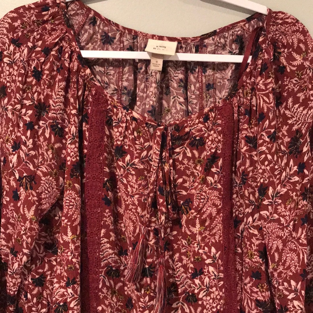 Red pattern flowy top - Picture 5 of 5